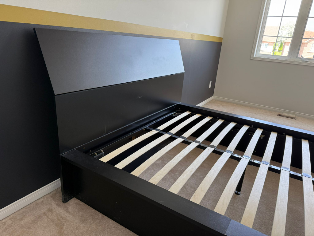 Queen Hydraulic Storage bed