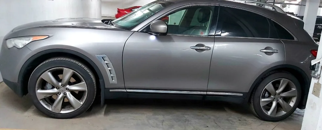 Infiniti FX50 SUV thumbnail