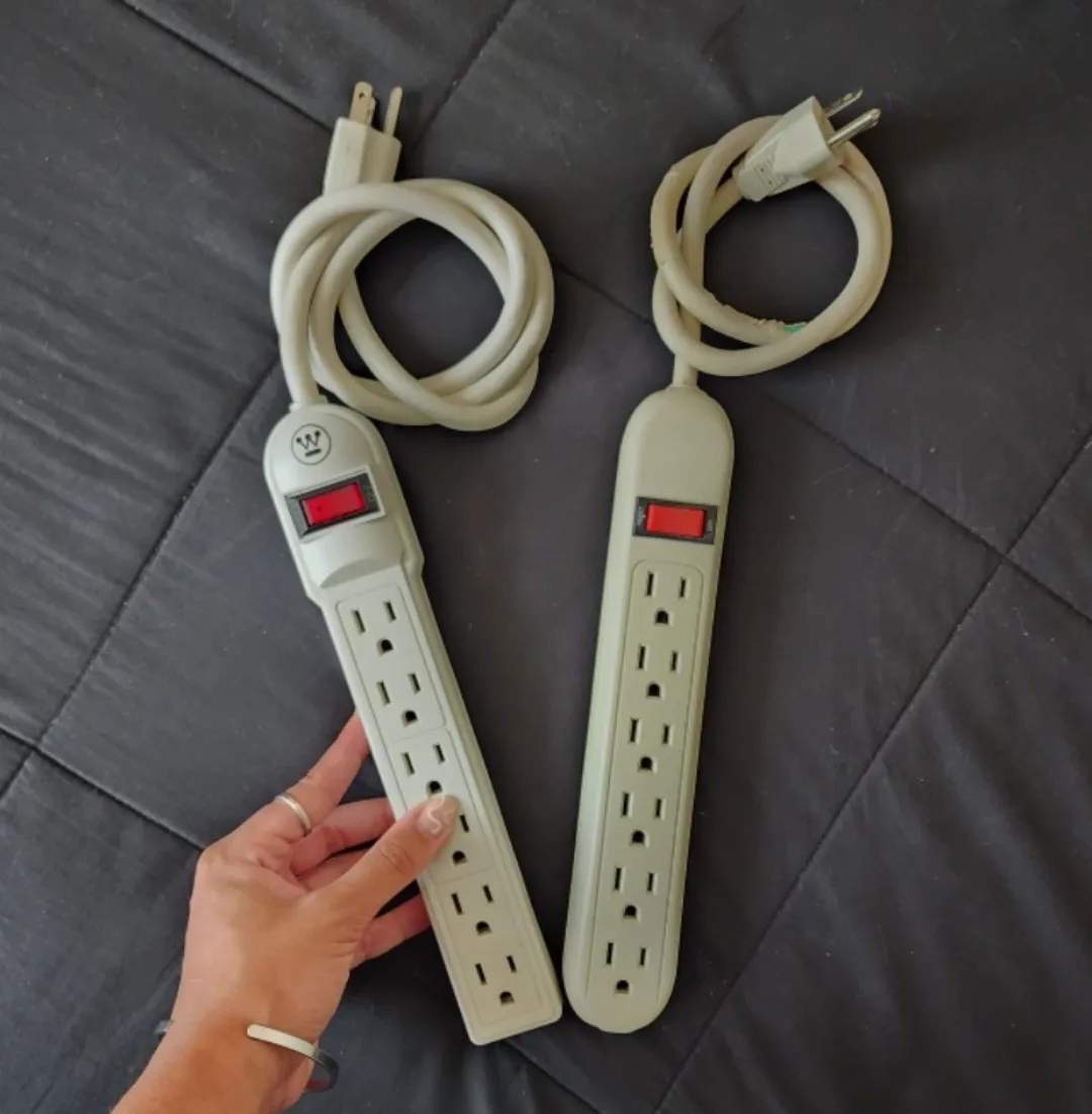 2 White Power Strips image indicator(6)