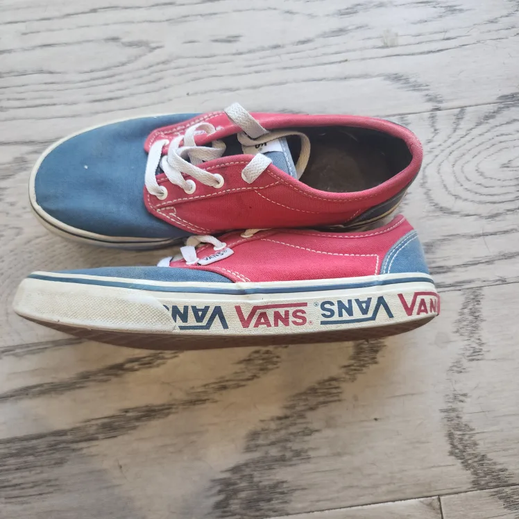 Nike & Van's YOUTH  Shoes - Size 5y and  4Y image indicator(9)