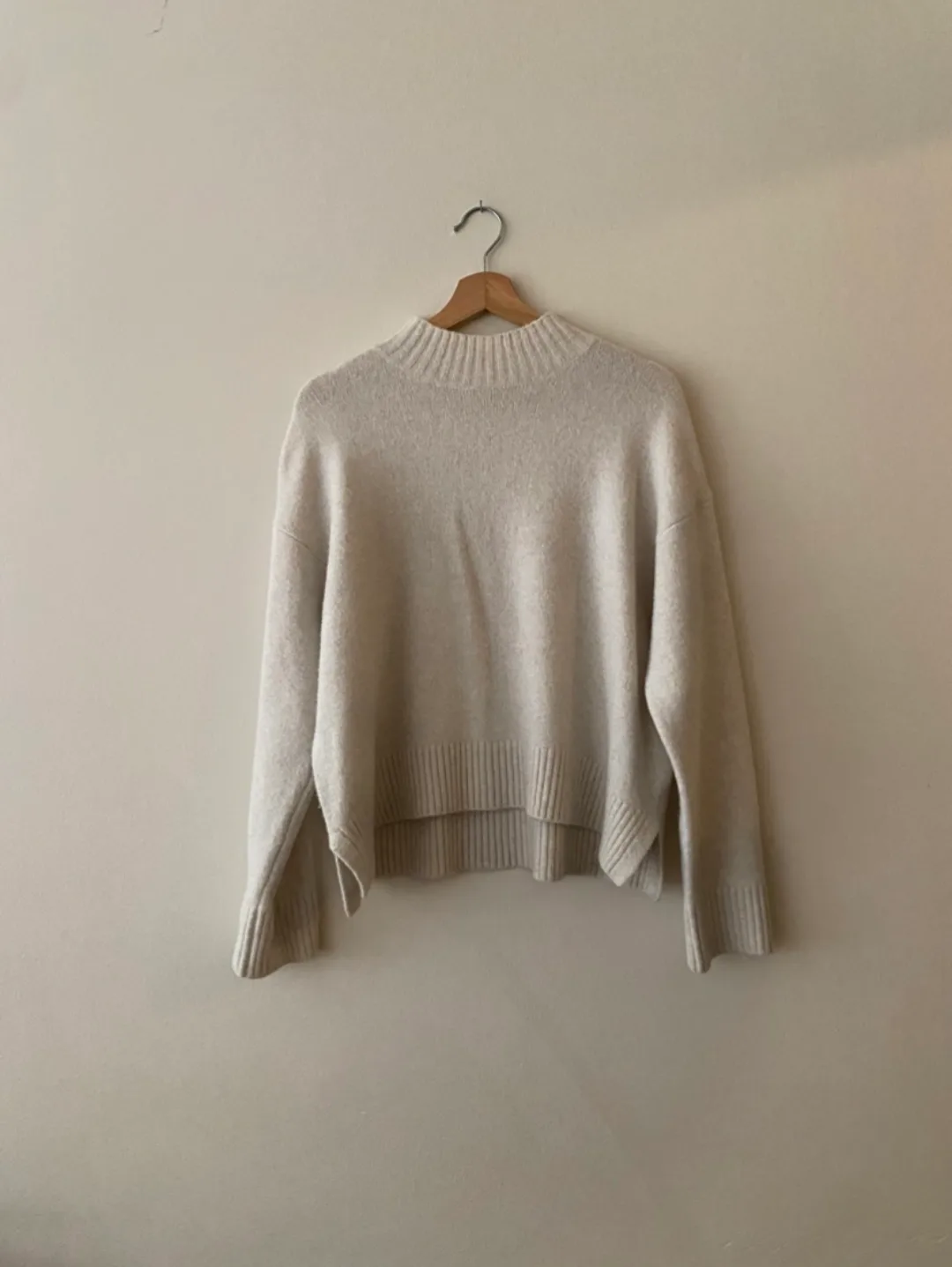 Uniqlo XS Beige Sweater thumbnail