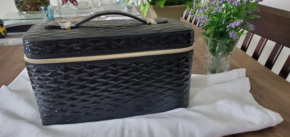 Elizabeth Arden Black Quilted Train Case - New thumbnail