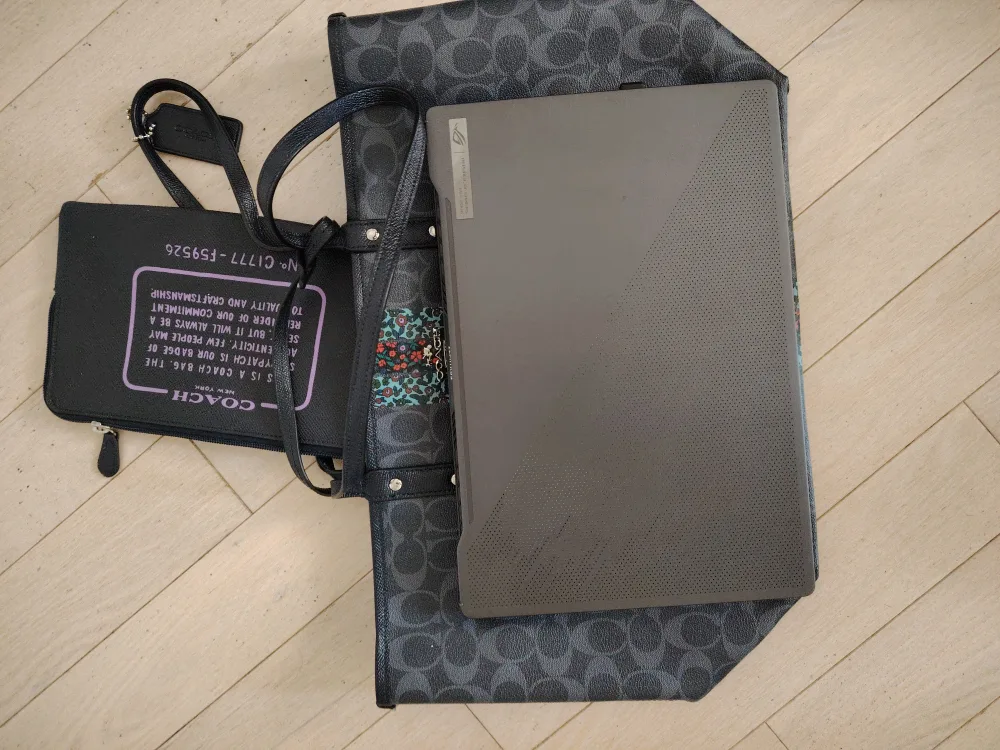 Coach Tote Bag with Star Design + Pouch image indicator(5)