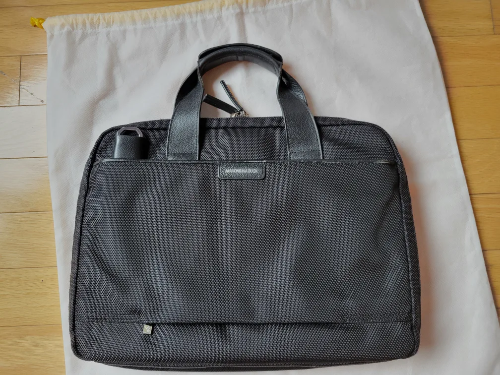 Mandarina Duck Black Nylon & Leather Laptop Messenger Bag image indicator(3)