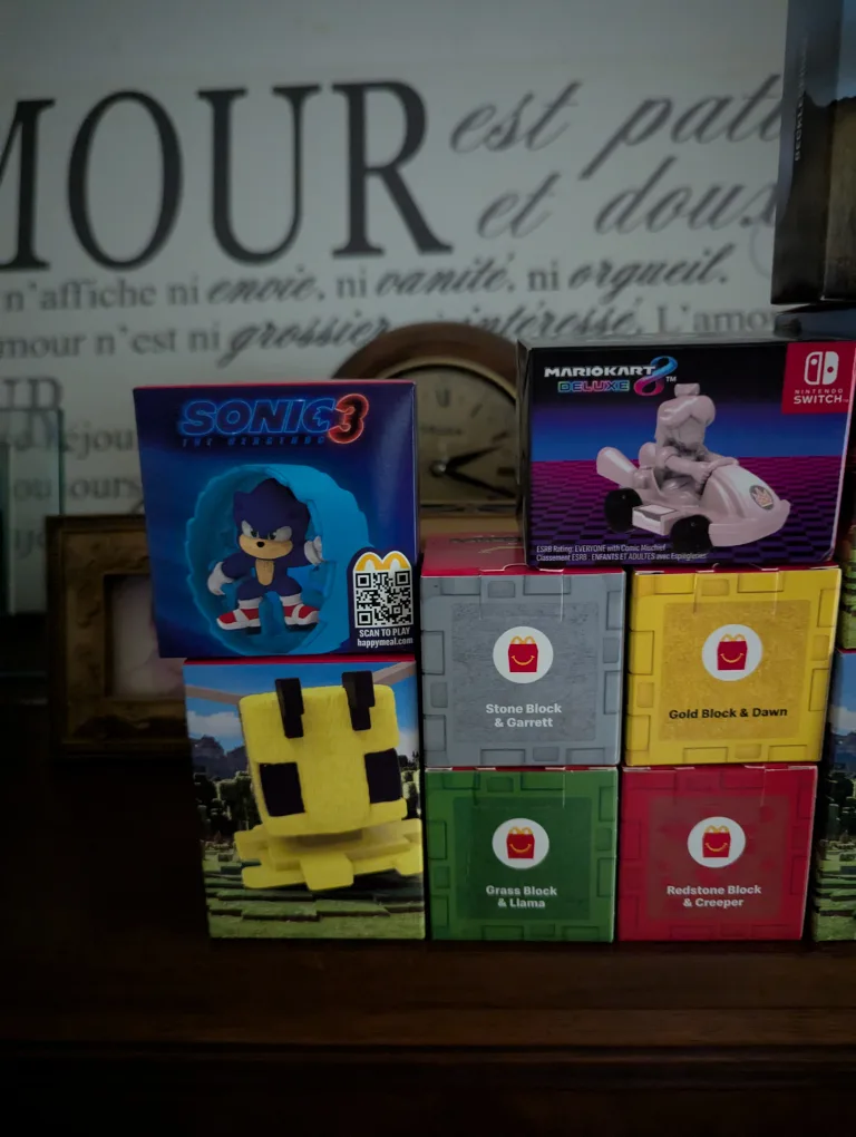 Assorted McDonald's Happy Meal Toys image indicator(2)