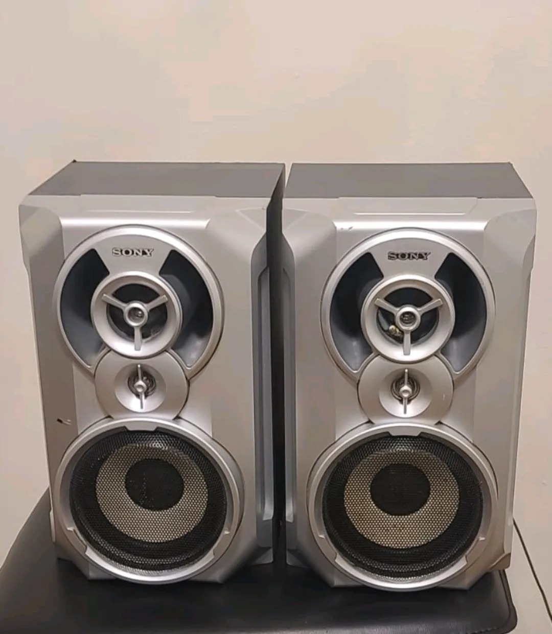 Sony Speakers - Great Sound!  30$ thumbnail