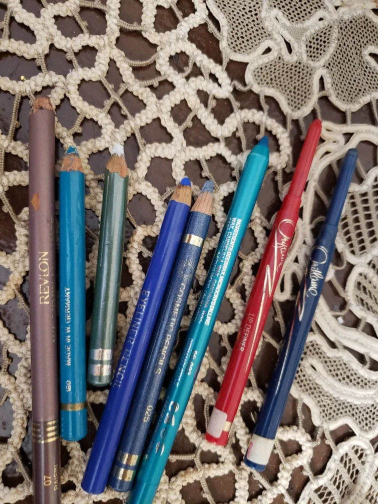 🇨🇦Mixed Lot of Eyeliner Pencils thumbnail