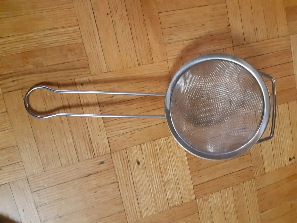 Stainless Steel Kitchen Strainer 🇨🇦 thumbnail