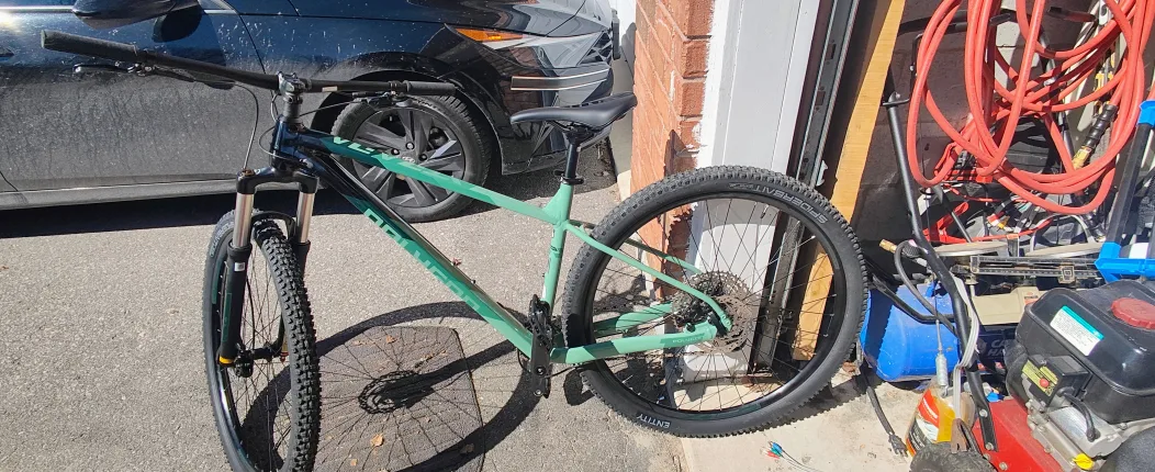 Polygon xtrada 6 Mountain Bike  very clean condition. image indicator(3)
