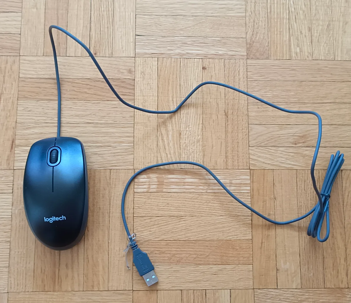 Logitech M100 Wired USB Mouse thumbnail