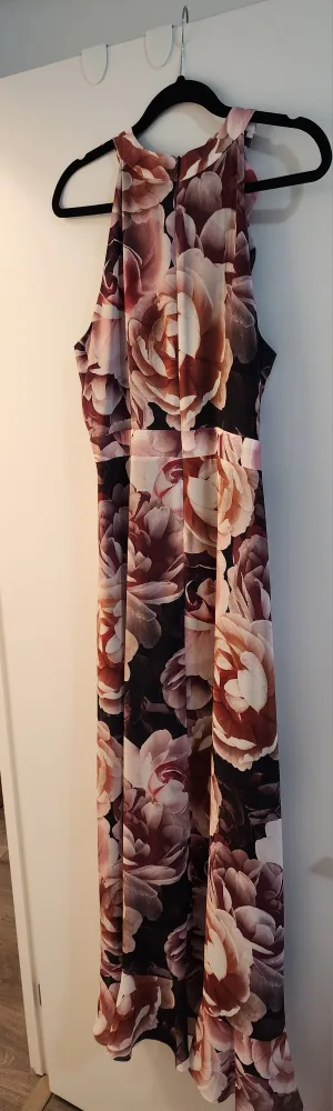 Floral Halter Maxi Dress-brand Laura image indicator(2)