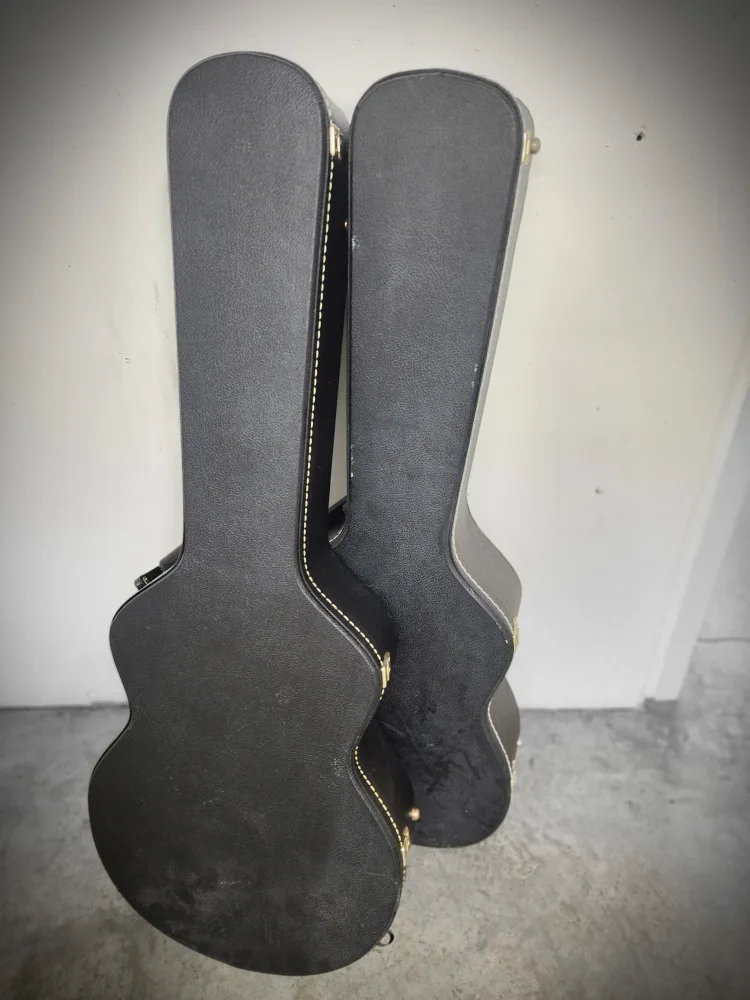 Guitar Hard Case thumbnail