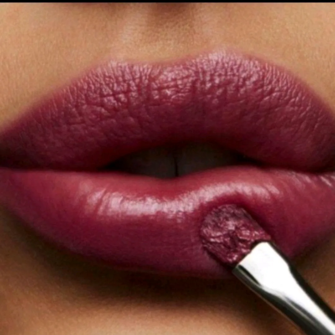 🇨🇦 New MAC Love Me Lipstick - Bated Breath image indicator(6)