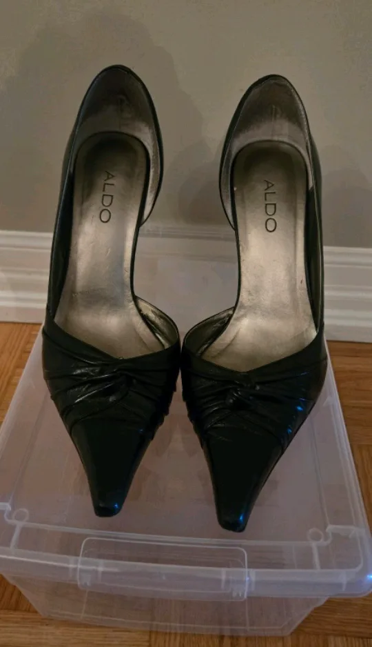 Aldo Black Pointed Leather Heels - Size 9 thumbnail