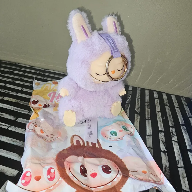 Pop Mart Love Seat Plush Toy image indicator(2)