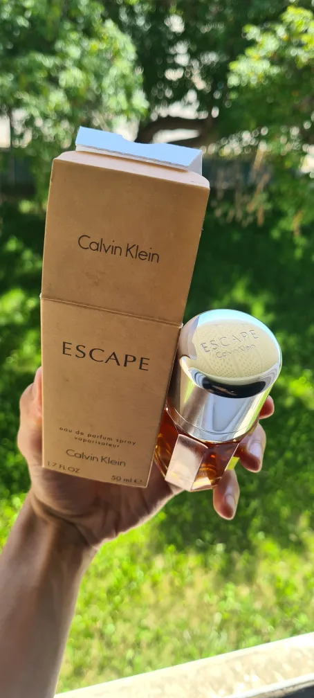 Calvin Klein Escape Eau de Parfum 50ml thumbnail