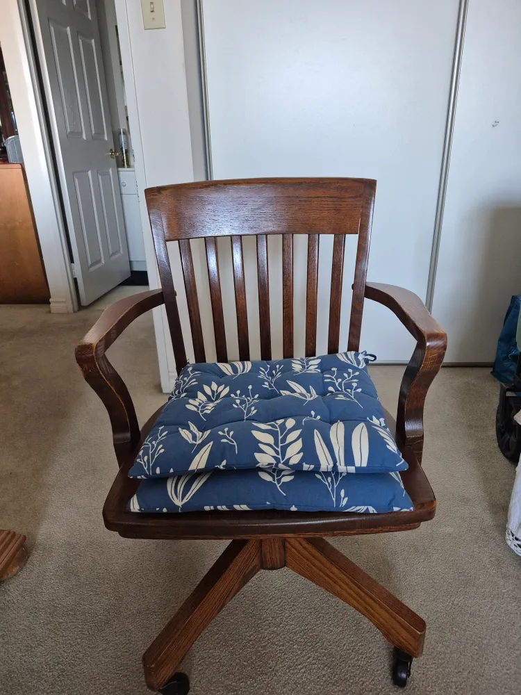 🇨🇦 Vintage Oak Swivel Bankers Chair thumbnail
