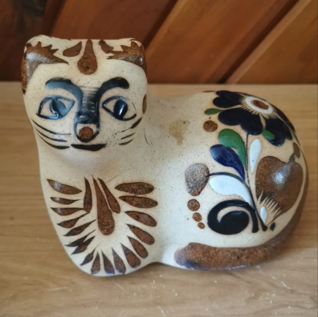 Vintage Folk Art Pottery Cat Decor thumbnail