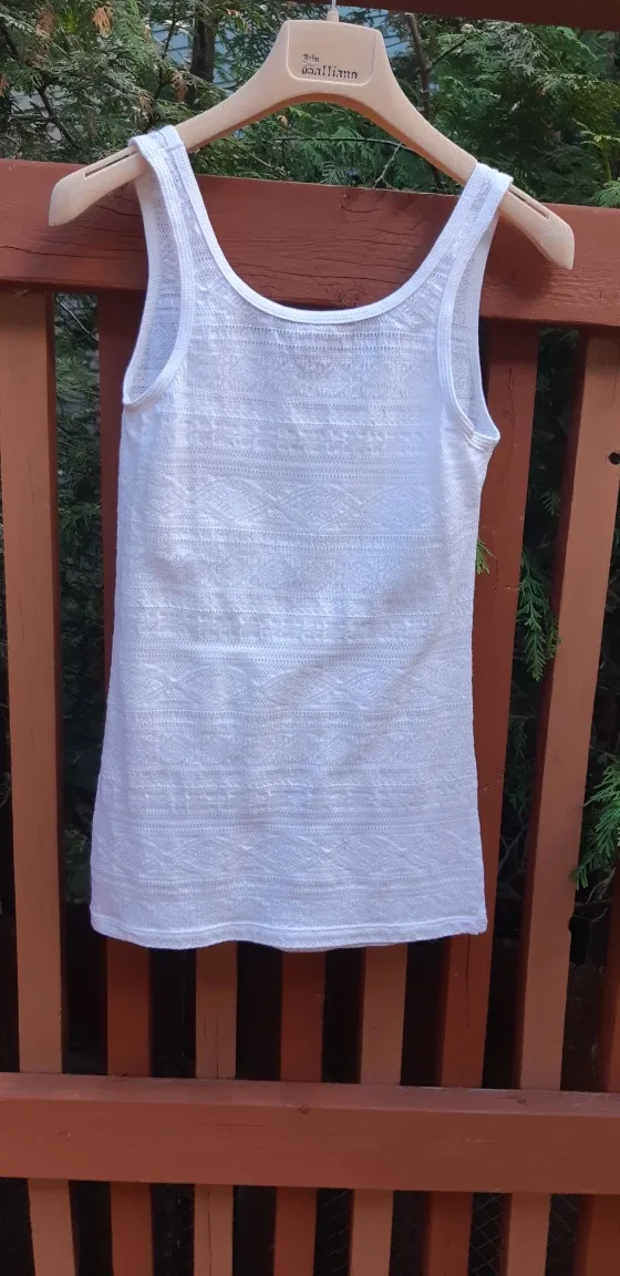 NEW Beautiful White Tank Top - Size S image indicator(4)