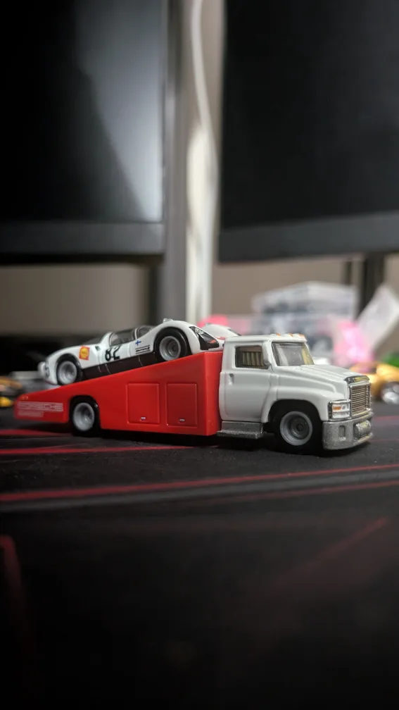 Hot Wheels Premium Porsche Diorama Set image indicator(4)