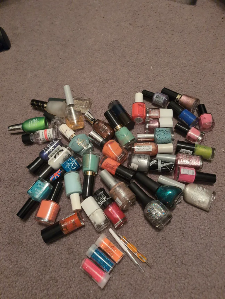 Mixed Lot of Nail Polish thumbnail