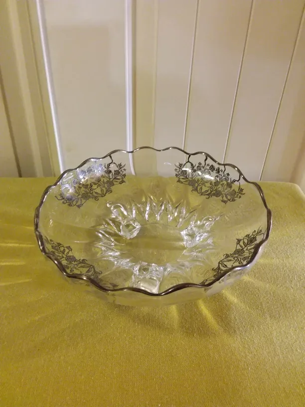 Vintage Glass Bowl w / Silver Floral Design 🇨🇦 thumbnail