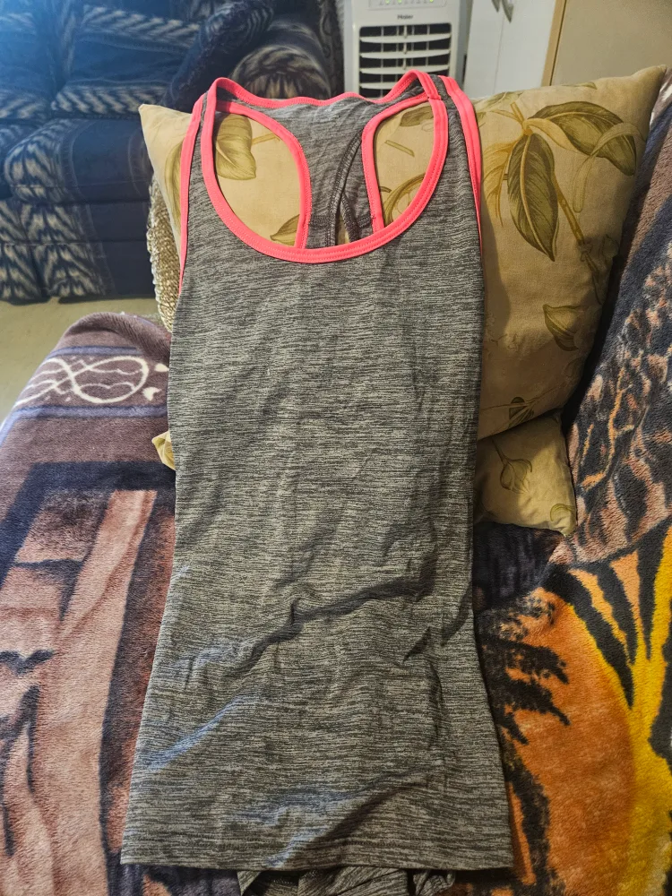 Layers Quick Dry Tank Top - Size L thumbnail