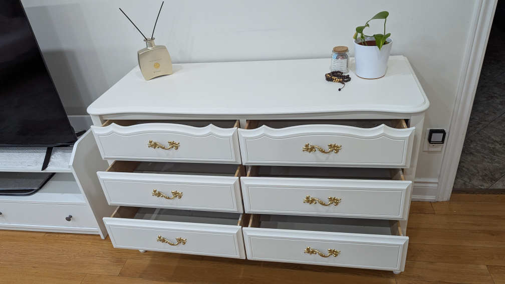 Freshly Refinished French Provincial Dresser. Can Deliver - photo 3