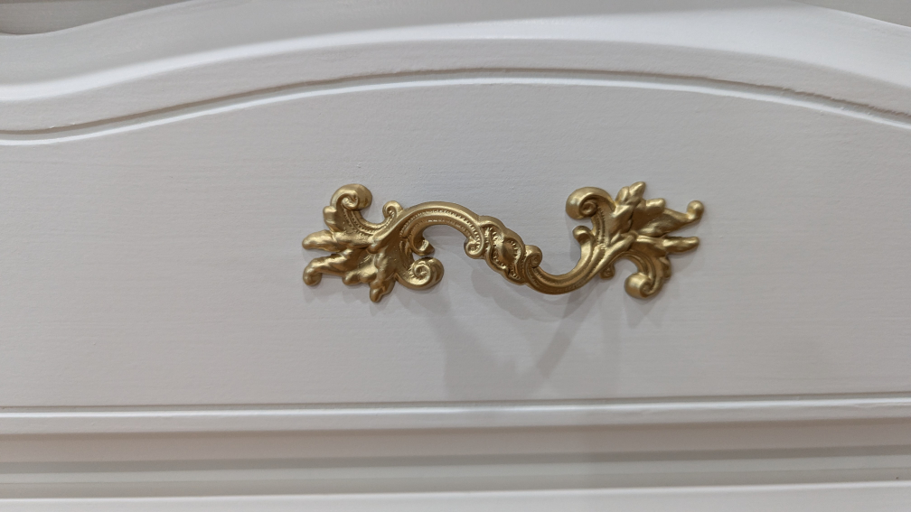Freshly Refinished French Provincial Dresser. Can Deliver - photo 4
