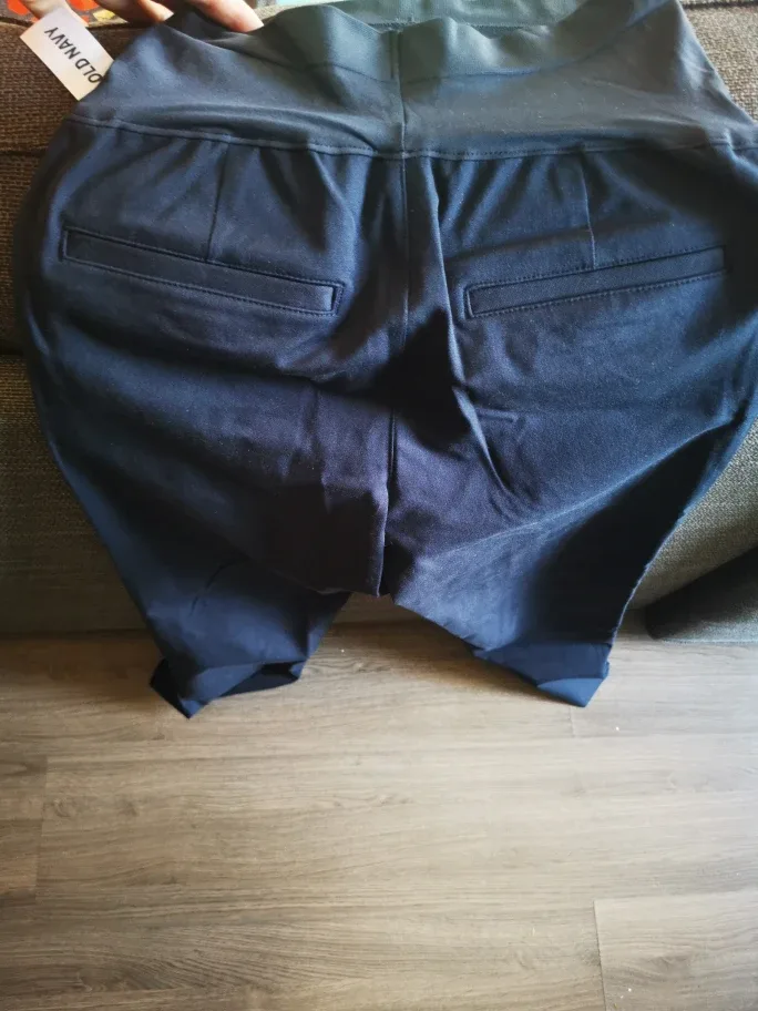 Old Navy Maternity Pixie Pants - Size 6 image indicator(4)