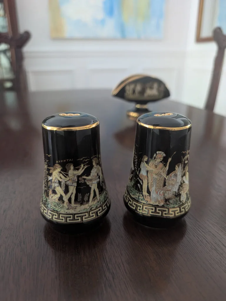 24k Gold Napkin Holder & Salt/Pepper Shakers image indicator(2)