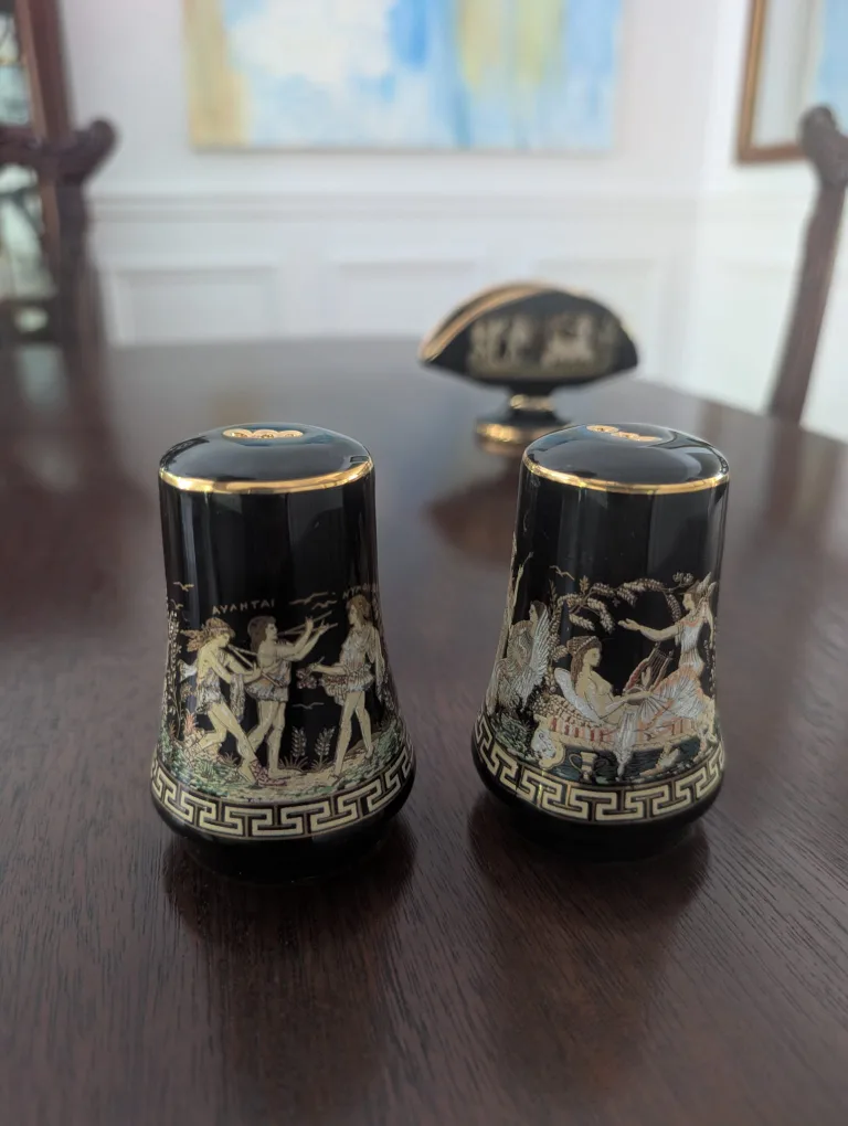 24k Gold Napkin Holder & Salt/Pepper Shakers image indicator(3)