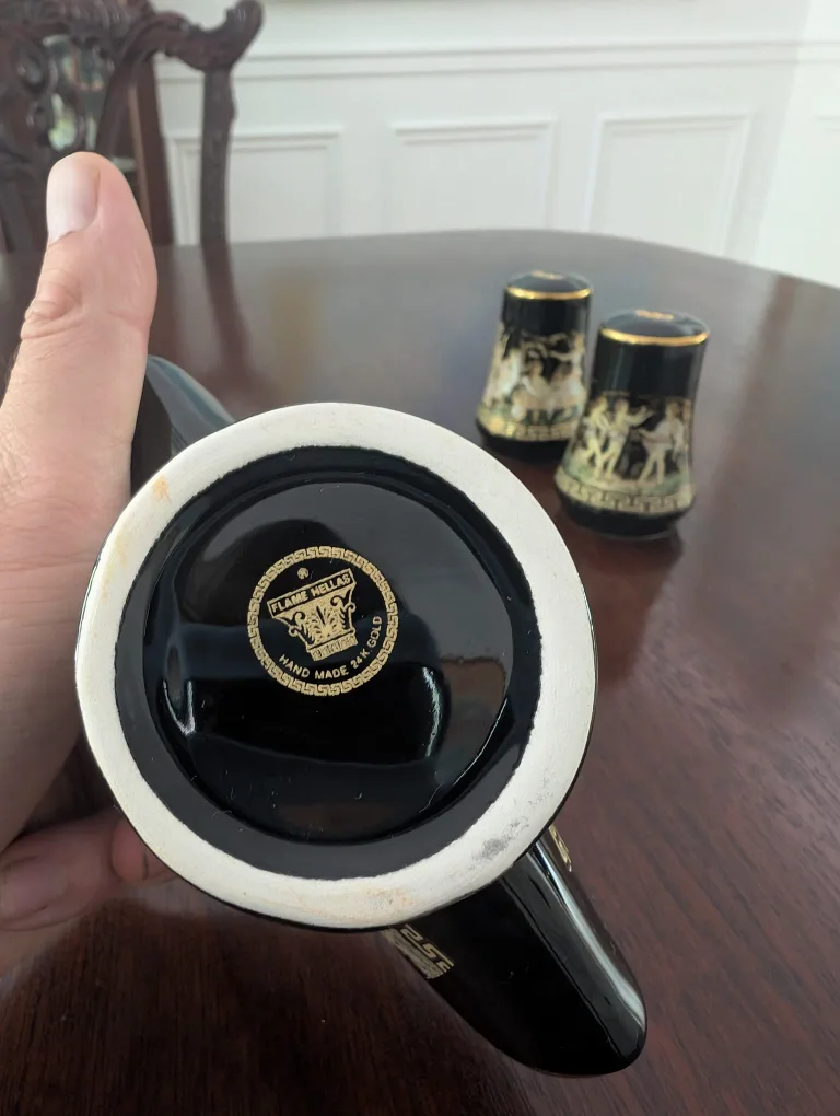 24k Gold Napkin Holder & Salt/Pepper Shakers image indicator(4)