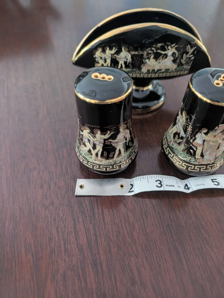 24k Gold Napkin Holder & Salt/Pepper Shakers image indicator(10)