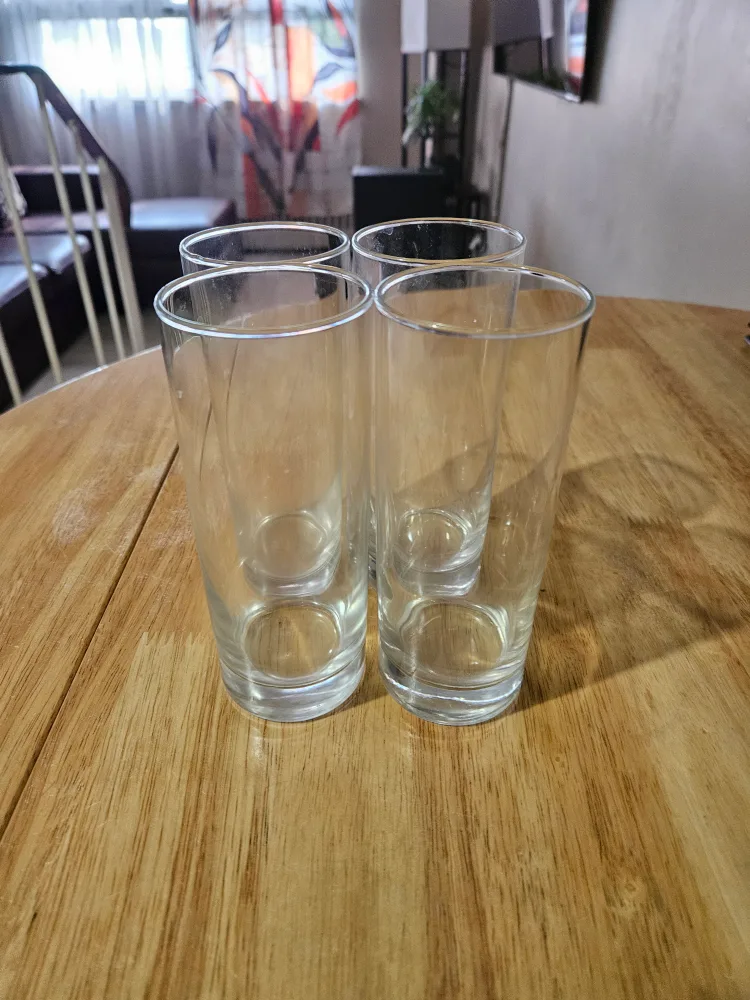 Set of 4 Clear Drinking Glasses thumbnail