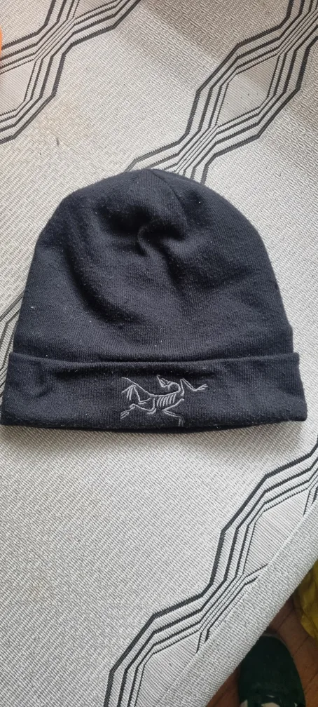 Arc'teryx Black Beanie thumbnail
