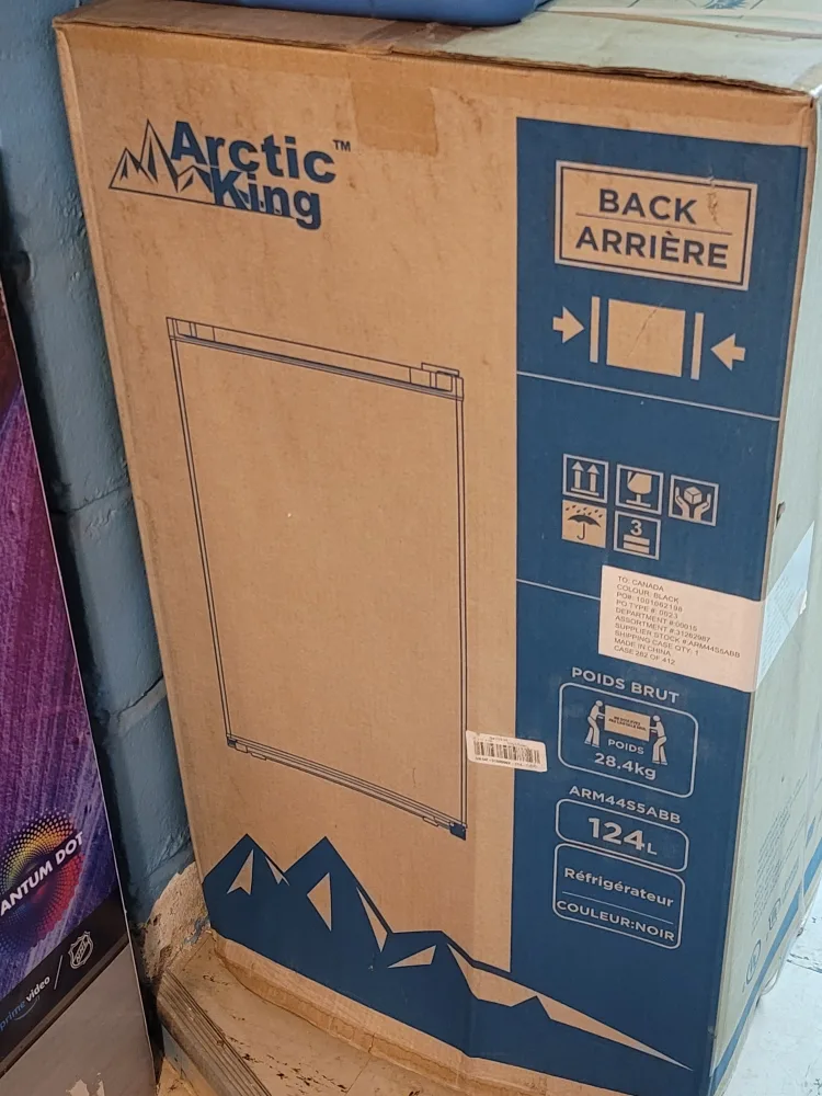 NEW! Arctic King 4.4 Cu Ft Mini Fridge + FREE CORDLESS KETTLE image indicator(6)