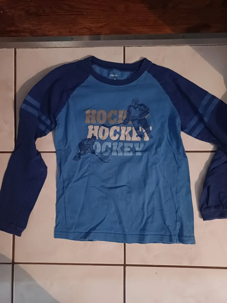 🇨🇦 Free: Pekkle Hockey Long Sleeve Shirt Size 12 thumbnail