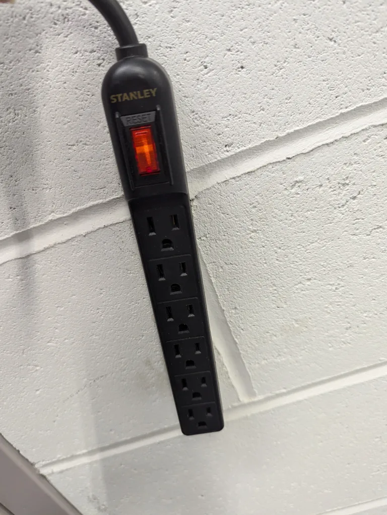 Stanley 6-Outlet Power Bar image indicator(2)