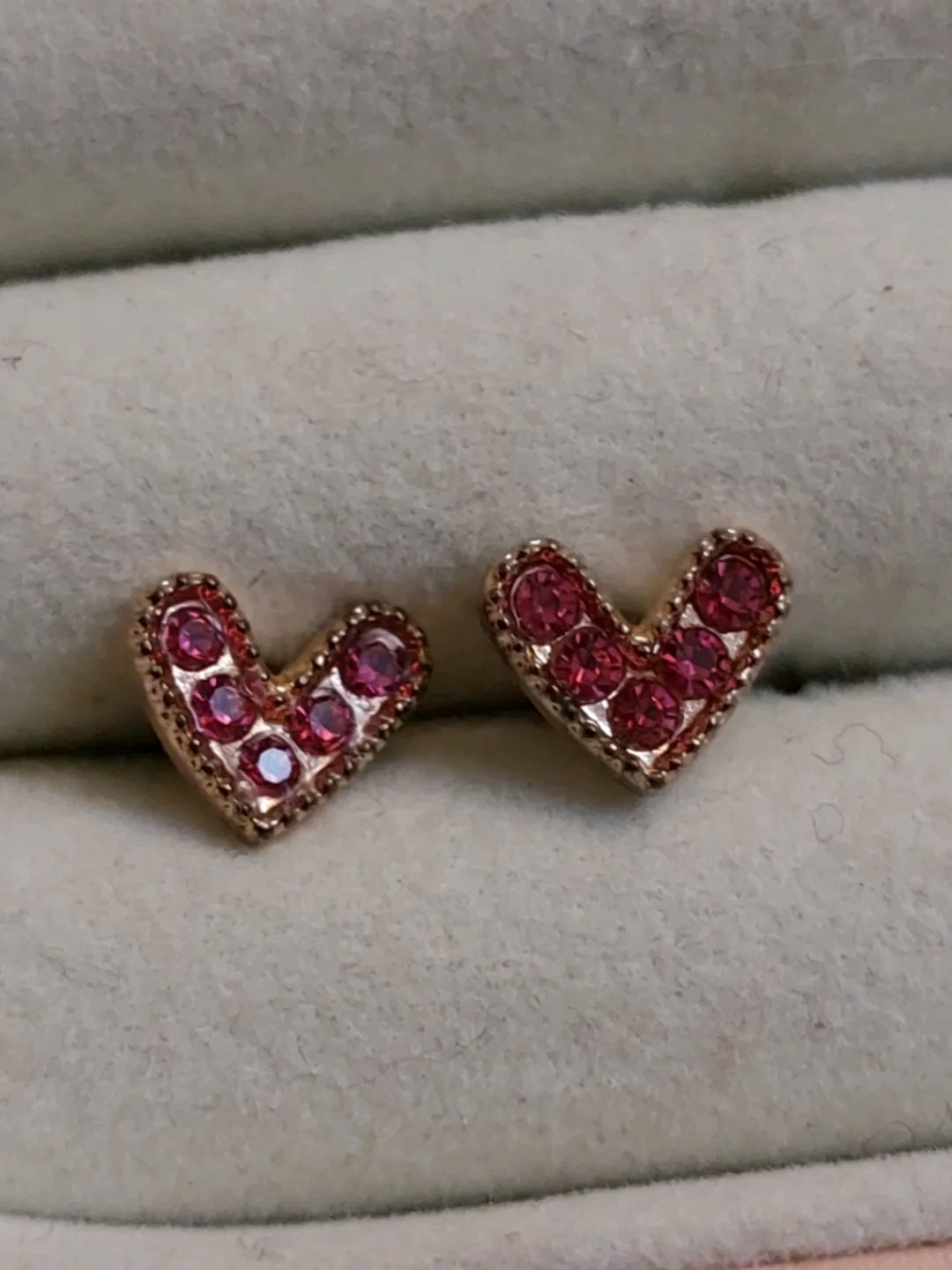 Heart Stud Earrings - Pink image indicator(3)