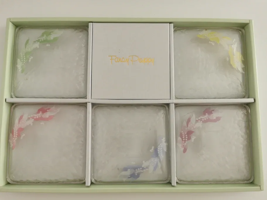 Fancy Poppy Glass Plates (Set of 5) thumbnail