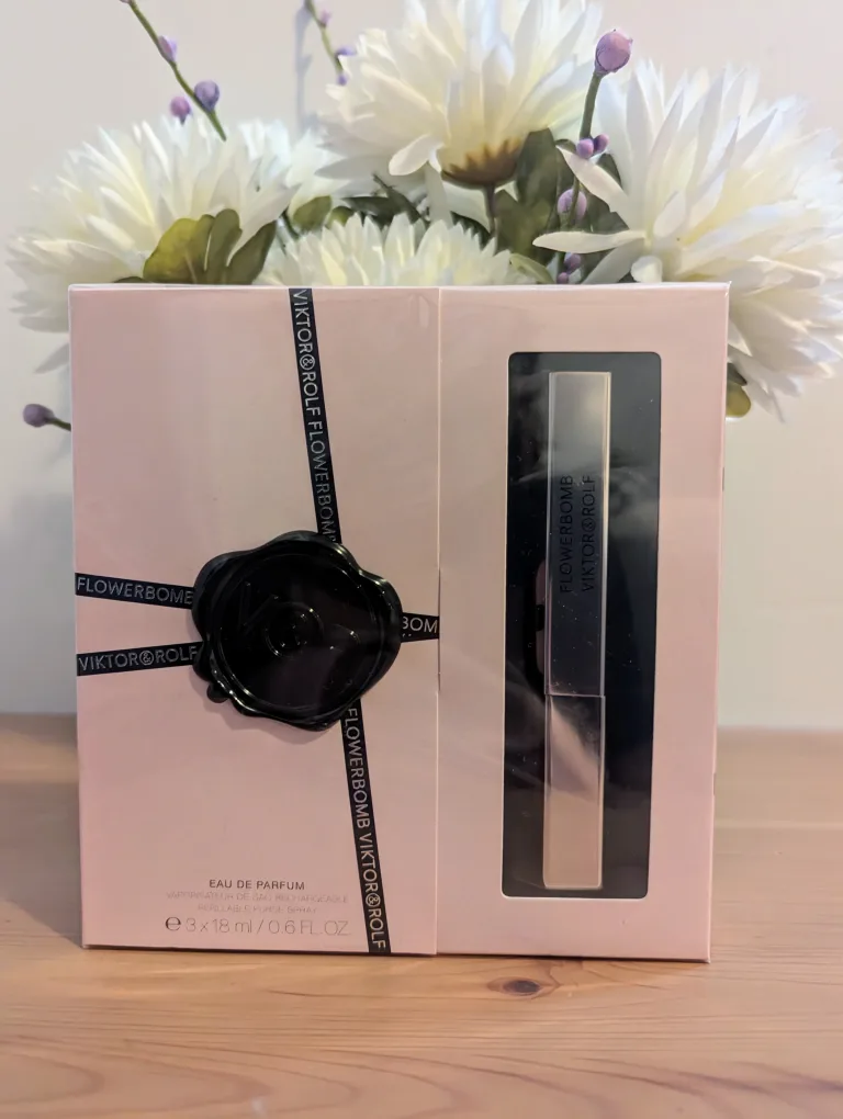 Brand new/sealed Viktor&Rolf Flowerbomb Eau de Parfum Travel Set thumbnail