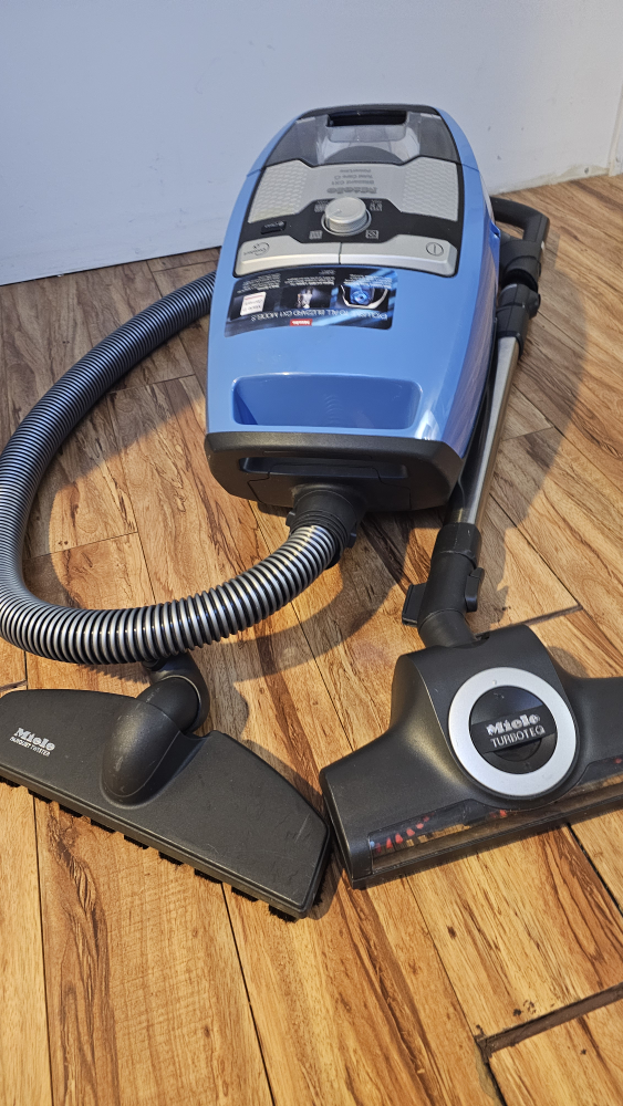 Miele Vacuum  Blizzard CX1 TurboTeam - Bagless - - photo 3