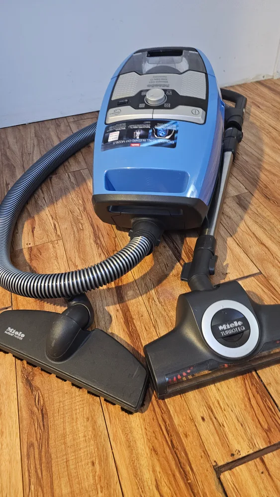 Miele Vacuum  Blizzard CX1 TurboTeam - Bagless - image indicator(3)