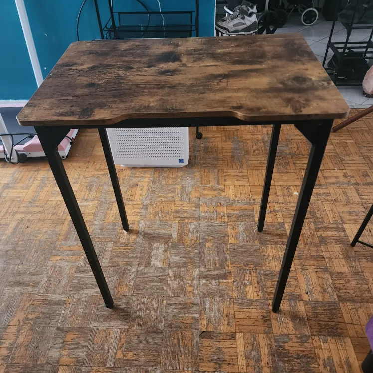 very small desk thumbnail