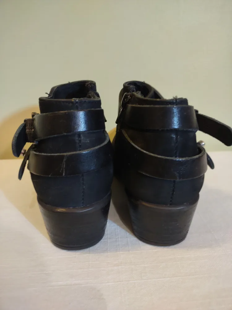 Steve Madden Black Leather Ankle Boots - Size 7.5 image indicator(3)