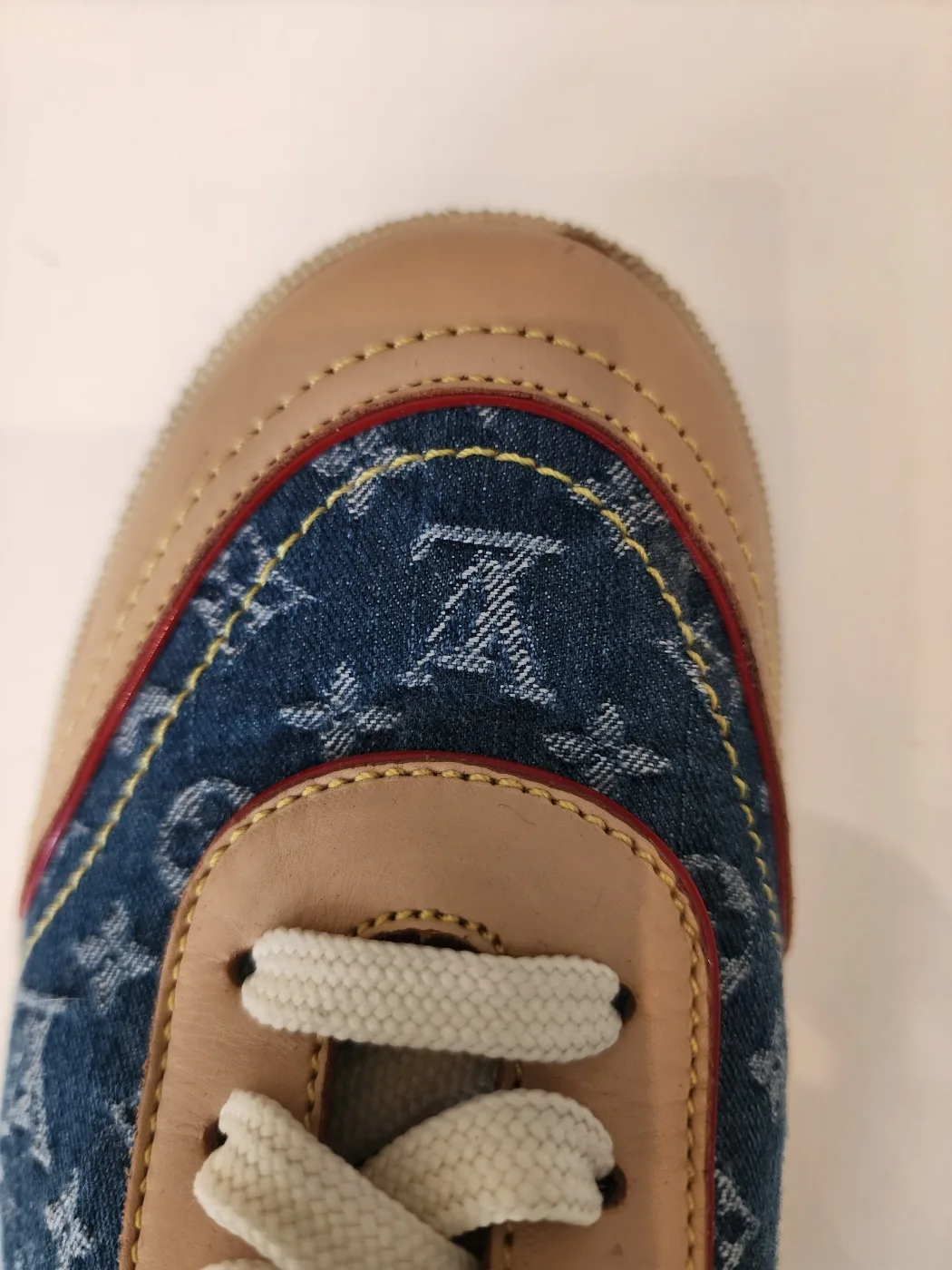 Retro Louis Vuitton Sneakers – Excellent Condition image indicator(5)