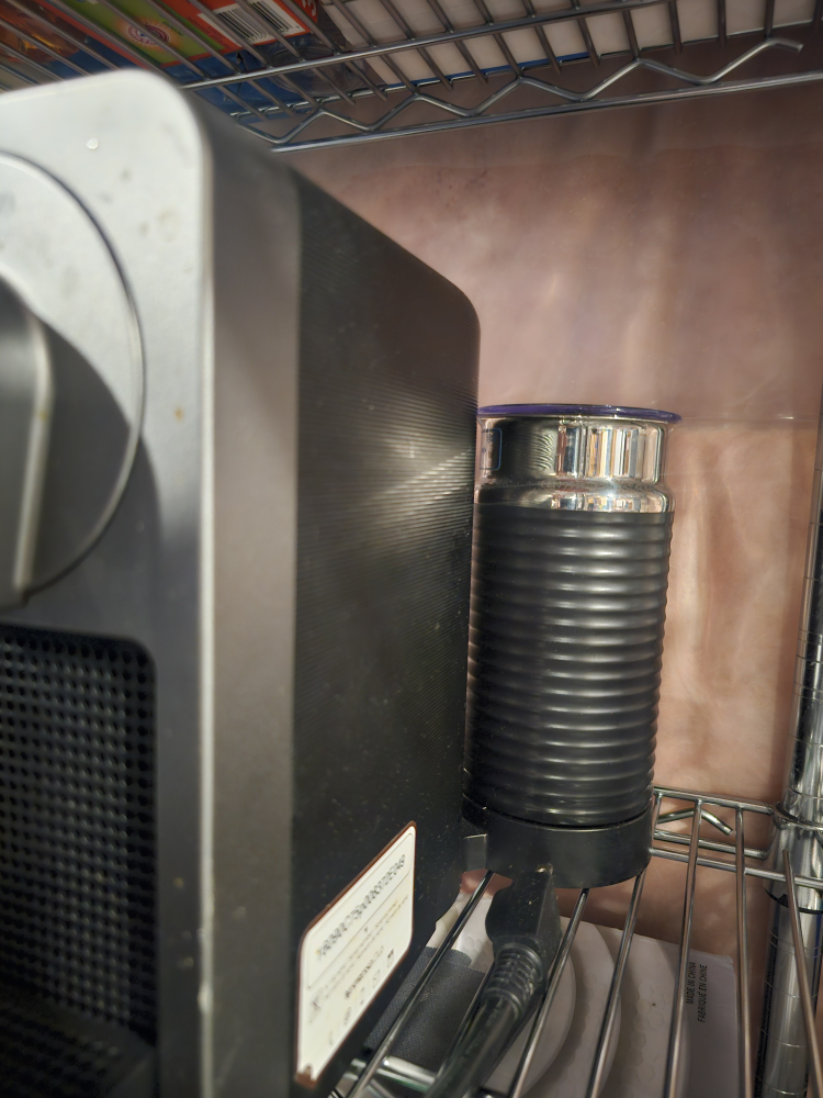 Nespresso Coffee Machine with Aeroccino Milk Frother - photo 2