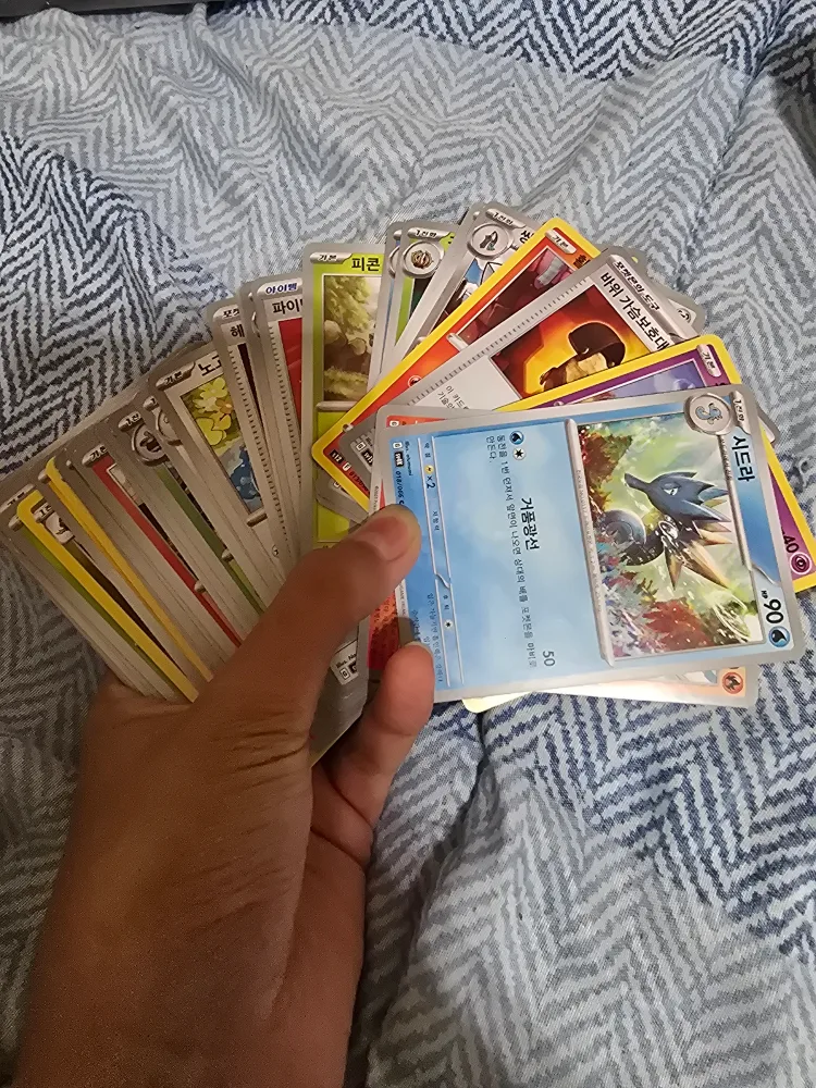 Pokemon Cards Bundle thumbnail