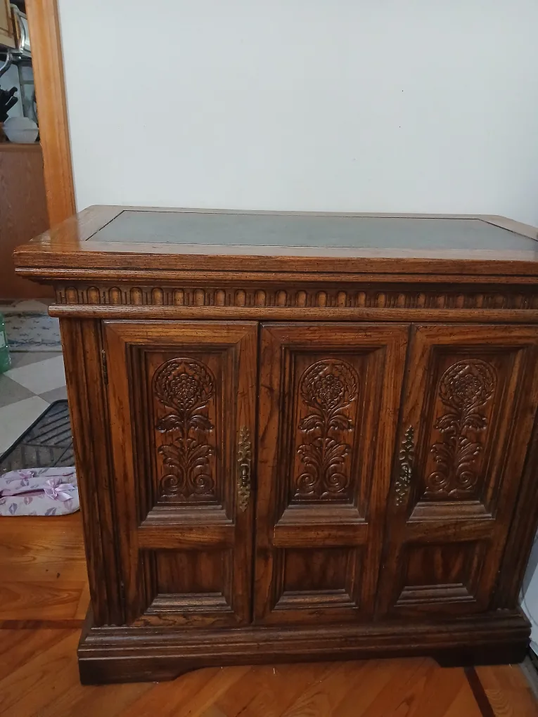 Wooden China Cabinet image indicator(2)